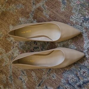 Nine West Nude Kitten Heels Size 9
